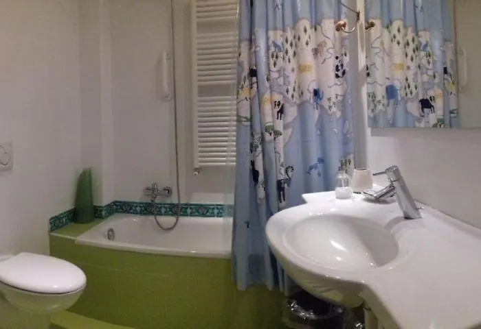 卡萨康德妮拉b＆b酒店 3*